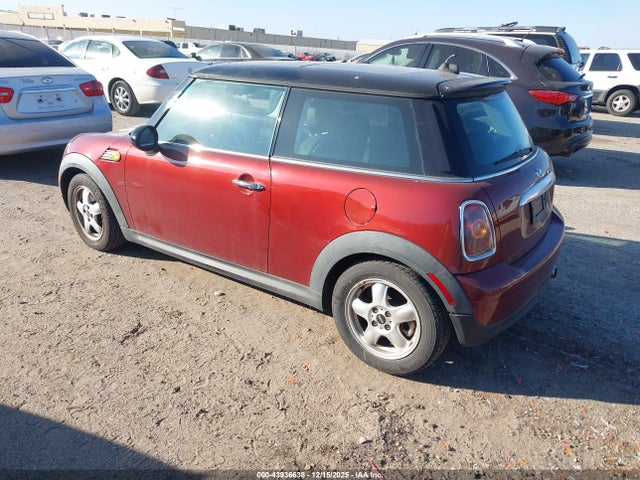 2007 MINI COOPER WMWMF33537TT54612 Photo 2