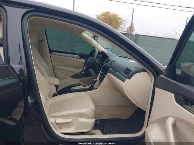 1VWAH7A33EC020325 Volkswagen Passat 2.5l Wolfsburg Edition