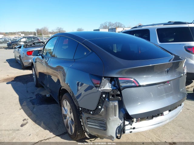 2023 TESLA MODEL Y 7SAYGAEE3PF942325 Photo 2