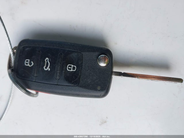 Продаж на аукціоні авто 2012 Volkswagen Beetle 2.5l, vin: 3VWJX7AT3CM636685, номер лоту: 43937290