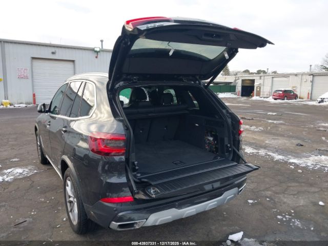 2022 BMW X5 5UXCR6C04N9M80109 Photo 2