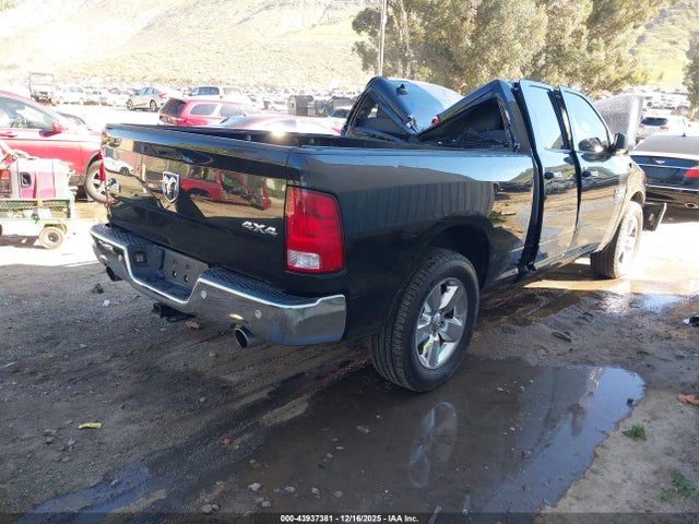 1C6RR7GTXJS312023 RAM 1500 Big Horn 4x4 6&#039;4 Box