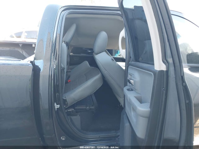 1C6RR7GTXJS312023 RAM 1500 Big Horn 4x4 6&#039;4 Box