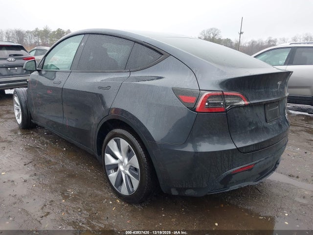 2024 TESLA MODEL Y 7SAYGDEE3RA226283 Photo 2
