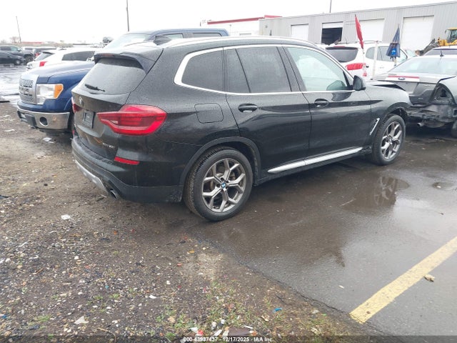 2021 BMW X3 5UXTY5C08M9G24405 Photo 3