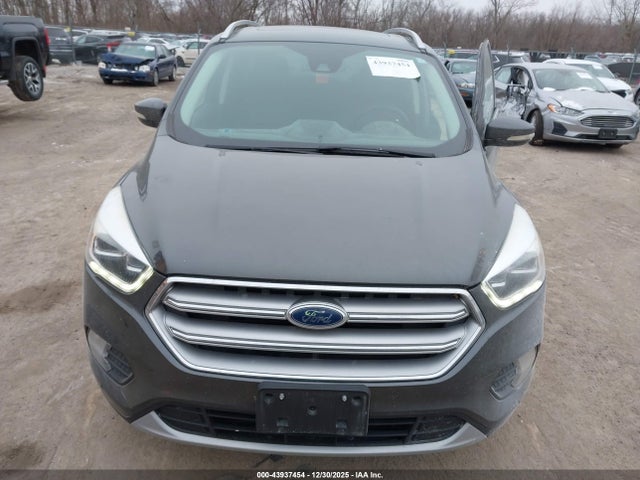1FMCU9J97HUA33533 Ford Escape Titanium