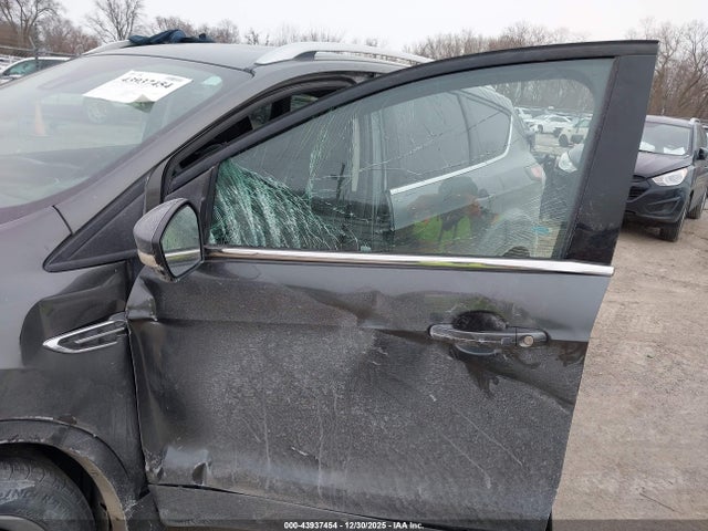 1FMCU9J97HUA33533 Ford Escape Titanium