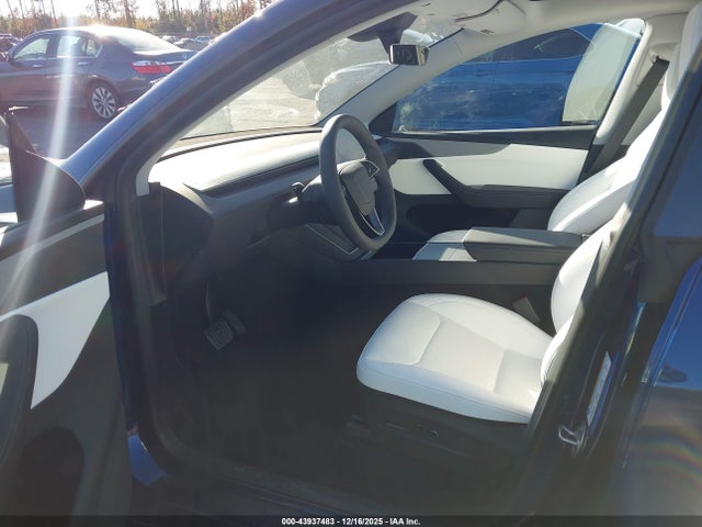 2026 TESLA MODEL Y 7SAYGDEDXTA457065 Photo 4