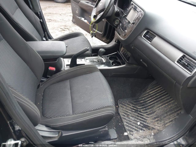 2017 MITSUBISHI OUTLANDER JA4AZ2A38HZ014812 Photo 4