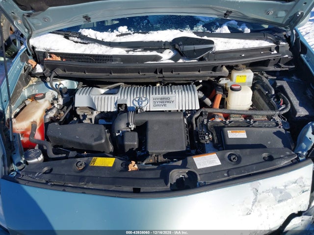 JTDKN3DU0F1912218 Toyota Prius Four