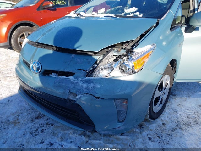 JTDKN3DU0F1912218 Toyota Prius Four