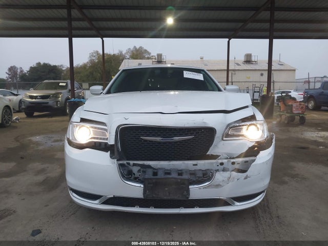 Chrysler 300 Limited 2015 2C3CCAAG1FH891690 Image 12