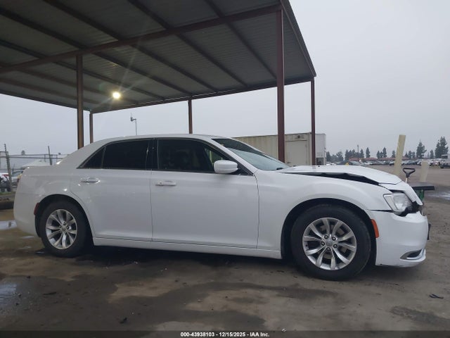 Chrysler 300 Limited 2015 2C3CCAAG1FH891690 Image 13