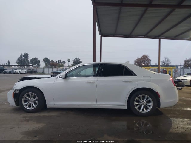 Chrysler 300 Limited 2015 2C3CCAAG1FH891690 Image 14