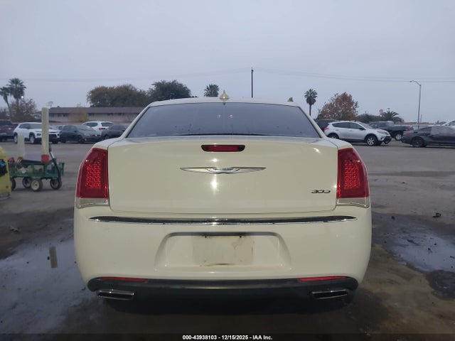 Chrysler 300 Limited 2015 2C3CCAAG1FH891690 Image 16
