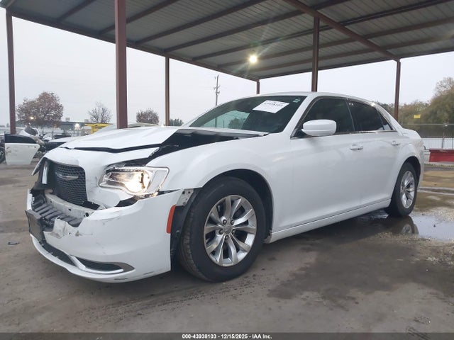 Chrysler 300 Limited 2015 2C3CCAAG1FH891690 Image 2
