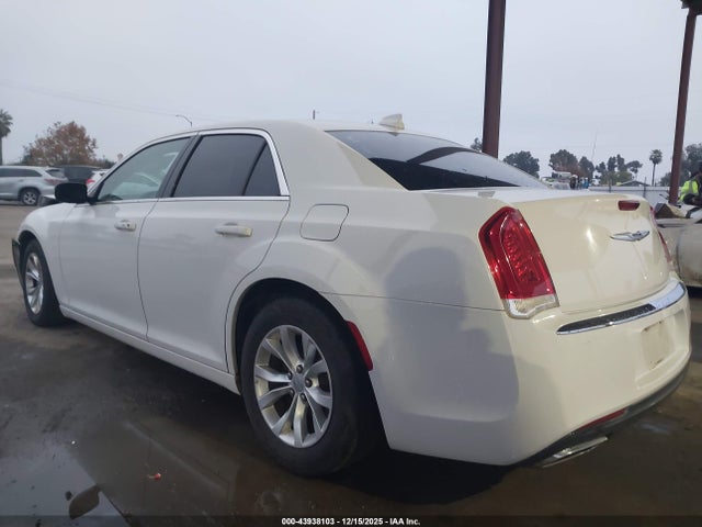 Chrysler 300 Limited 2015 2C3CCAAG1FH891690 Image 3