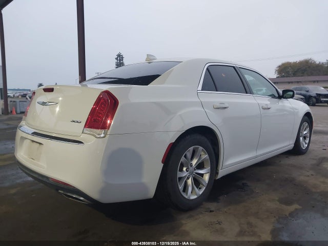 Chrysler 300 Limited 2015 2C3CCAAG1FH891690 Image 4