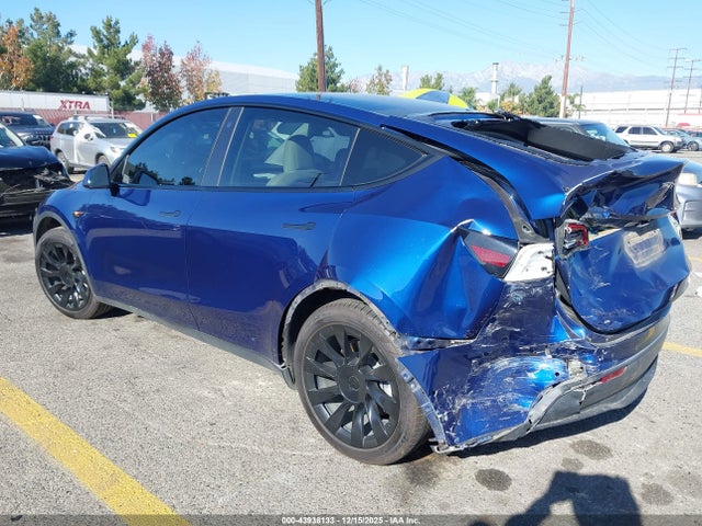2021 TESLA MODEL Y 5YJYGDED7MF118071 Photo 2
