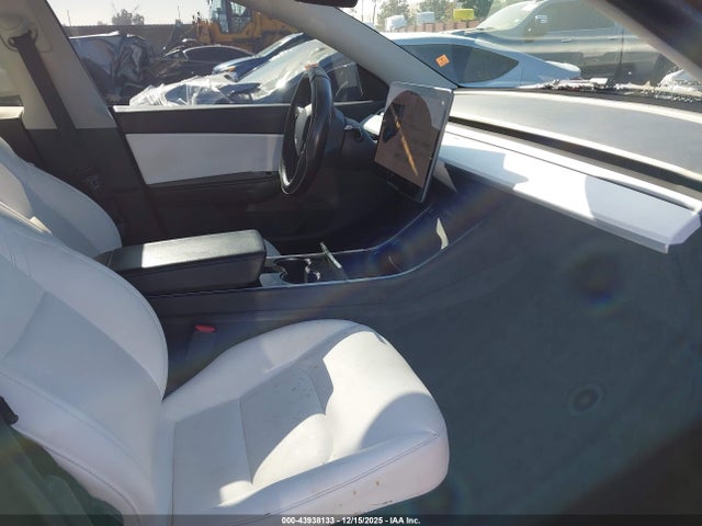2021 TESLA MODEL Y 5YJYGDED7MF118071 Photo 4