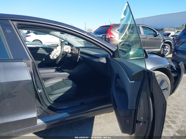 2025 TESLA MODEL 3 5YJ3E1EA1SF934355 Photo 4