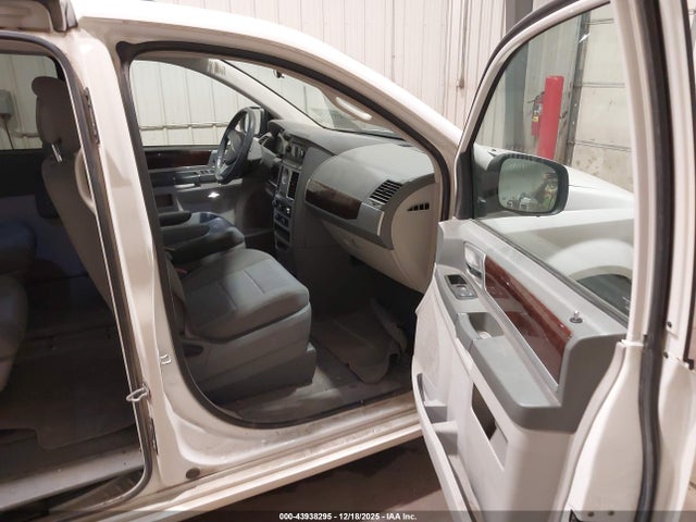 Продажа на аукционе авто 2010 Chrysler Town & Country Touring, vin: 2A4RR5D18AR381398, номер лота: 43938295