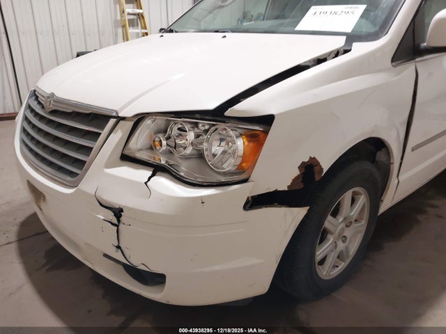 Продажа на аукционе авто 2010 Chrysler Town & Country Touring, vin: 2A4RR5D18AR381398, номер лота: 43938295