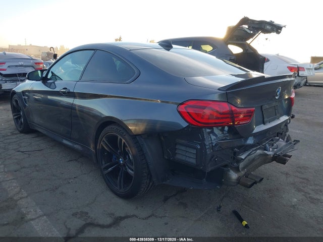 2018 BMW M4 WBS4Y9C53JAC86262 Photo 2