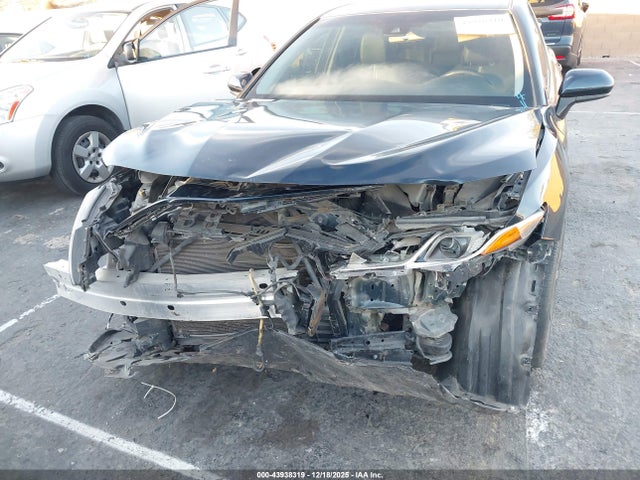 4T1B11HK2JU612675 Toyota CAMRY SE