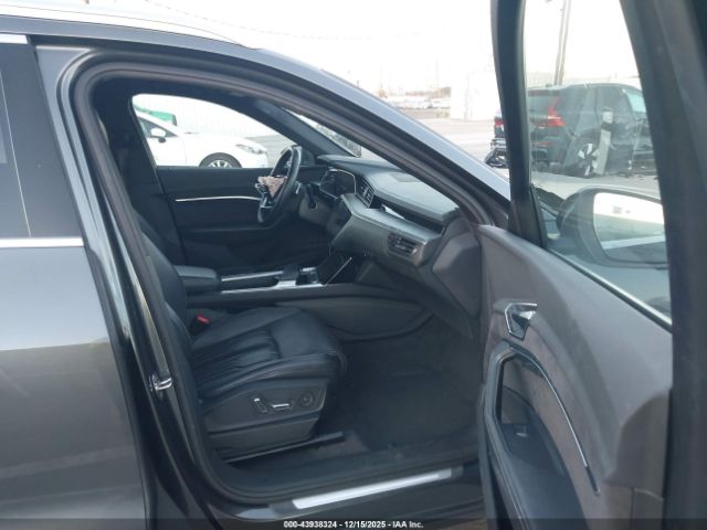2019 AUDI E-TRON WA1VAAGE9KB006505 Photo 4