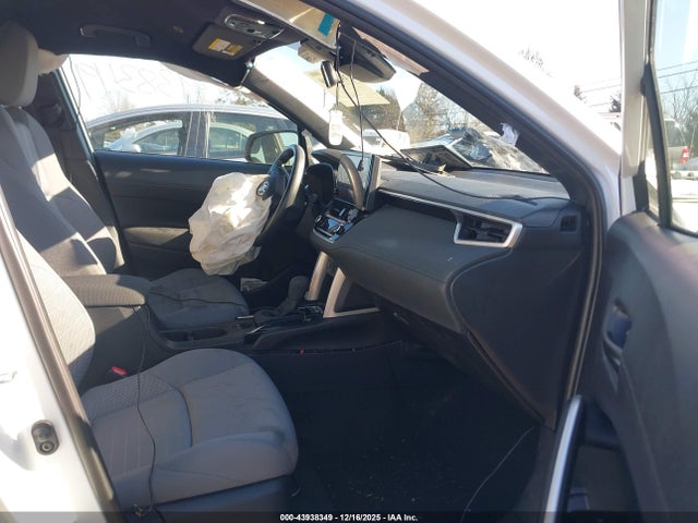 2025 TOYOTA COROLLA CROSS HYBRID 7MUFBABG2SV075518 Photo 4