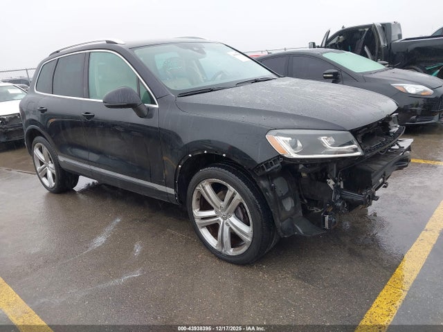 2017 VOLKSWAGEN TOUAREG WVGGF7BPXHD001396