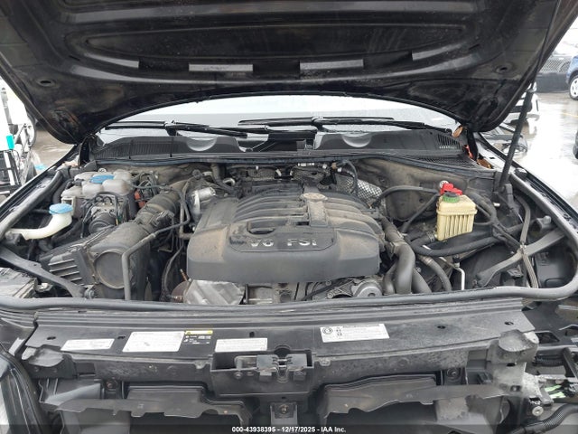 2017 VOLKSWAGEN TOUAREG WVGGF7BPXHD001396 Photo 9