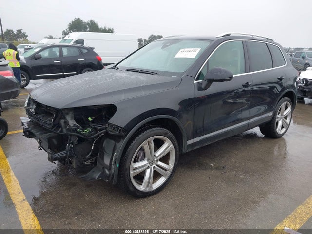 2017 VOLKSWAGEN TOUAREG WVGGF7BPXHD001396 Photo 1