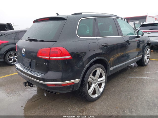 2017 VOLKSWAGEN TOUAREG WVGGF7BPXHD001396 Photo 3