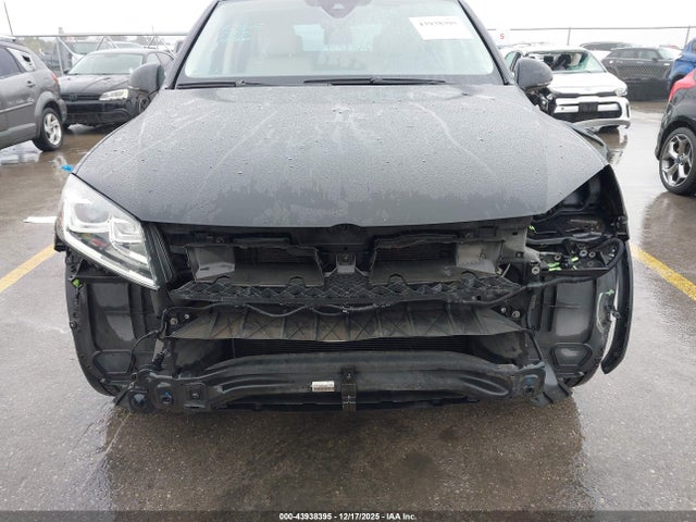 2017 VOLKSWAGEN TOUAREG WVGGF7BPXHD001396 Photo 5