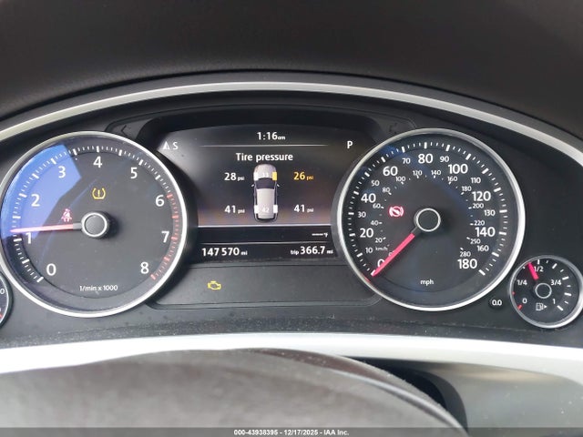 2017 VOLKSWAGEN TOUAREG WVGGF7BPXHD001396 Photo 6