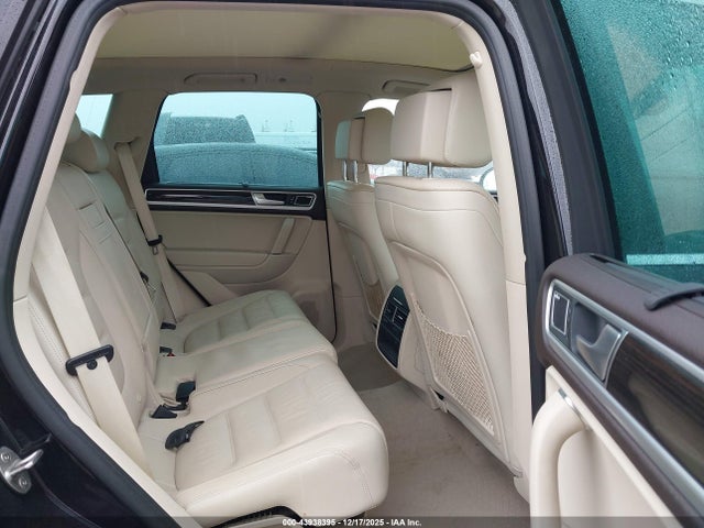 2017 VOLKSWAGEN TOUAREG WVGGF7BPXHD001396 Photo 7