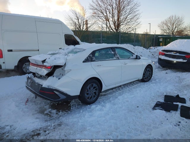 KMHLM4DG5RU805168 Hyundai ELANTRA SEL