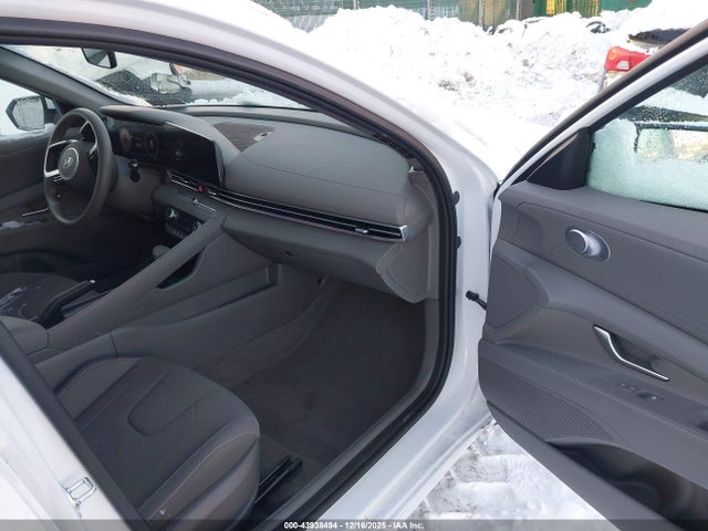 KMHLM4DG5RU805168 Hyundai ELANTRA SEL