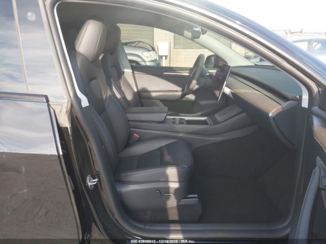 2024 TESLA MODEL Y 7SAYGDEF8RF076845 Photo 4