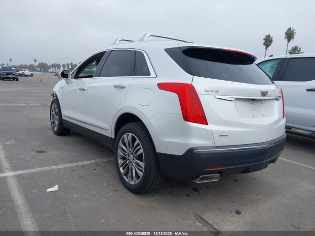2017 CADILLAC XT5 1GYKNERSXHZ240427 Photo 2