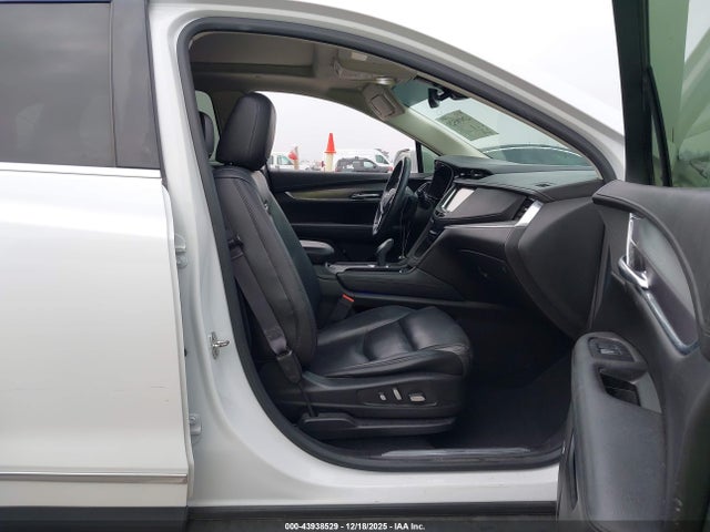 2017 CADILLAC XT5 1GYKNERSXHZ240427 Photo 4