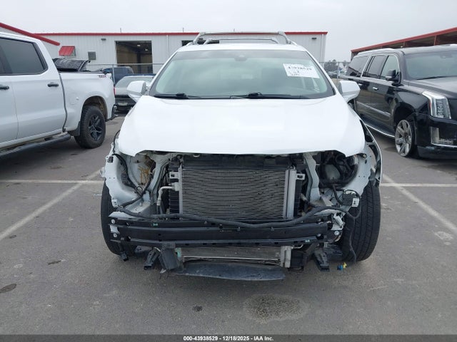 2017 CADILLAC XT5 1GYKNERSXHZ240427 Photo 5