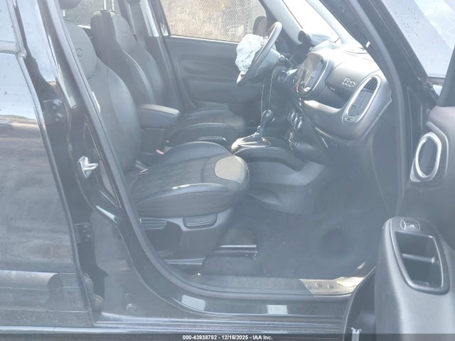 2018 FIAT 500L ZFBCFAAH8JZ041045 Photo 4