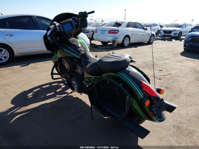 2018 INDIAN MOTORCYCLE CO. CHIEFTAIN 56KTCDAA2J3365695 Photo 2