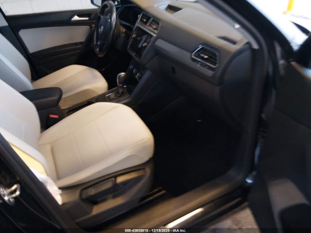 2019 VOLKSWAGEN TIGUAN 3VV3B7AX0KM135752 Photo 4
