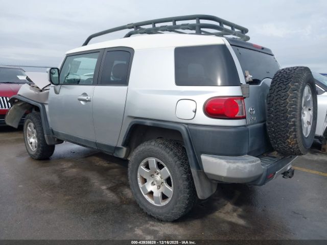 2007 TOYOTA FJ CRUISER JTEBU11F570004704 Photo 2