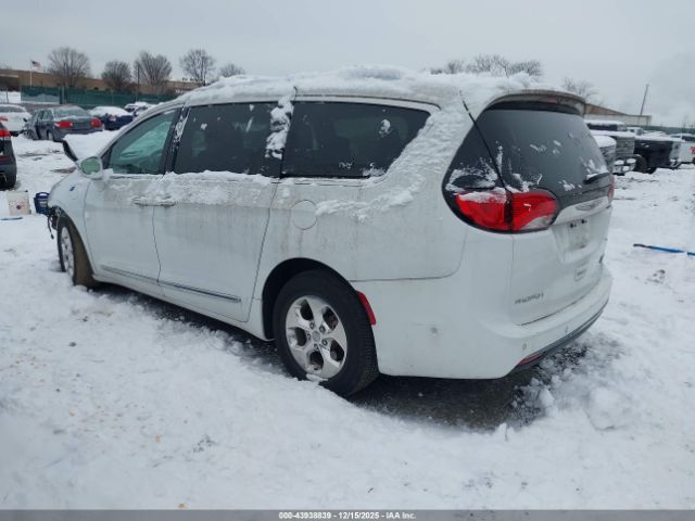 2018 CHRYSLER PACIFICA HYBRID 2C4RC1N77JR364563 Photo 2