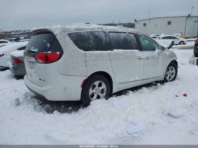 2018 CHRYSLER PACIFICA HYBRID 2C4RC1N77JR364563 Photo 3